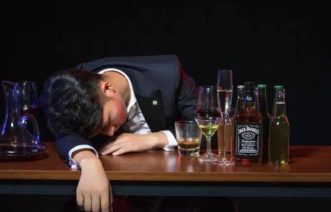 What does it mean to dream of a liquor