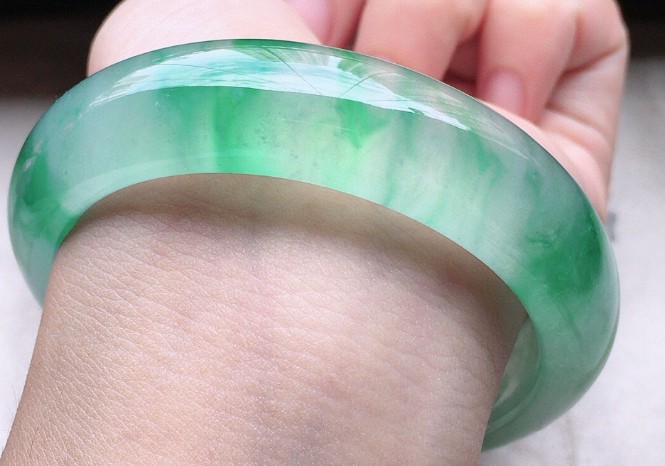 34 symbolic meanings of dreaming of bracelets