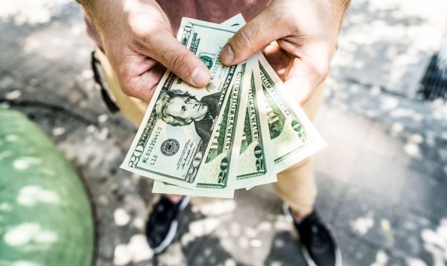 15 symbolic meanings of dreaming of picking up money