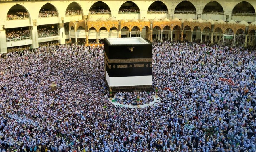 12 Spiritual Meanings of Dreaming of Crowds