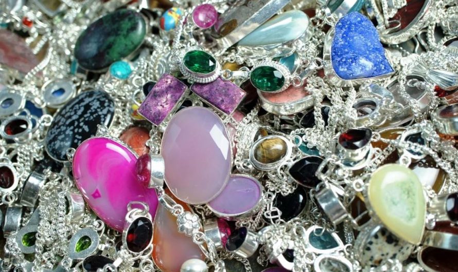 16 Spiritual Meanings of Dreaming of Jewelry