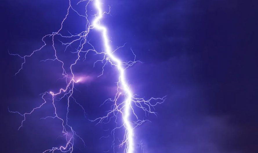 9 symbolic meanings of dreaming of being struck by lightning