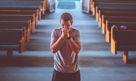 dreaming about praying