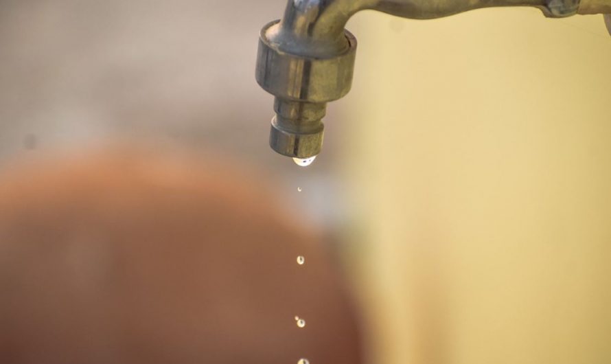 18 symbolic meanings of dreaming of water leakage