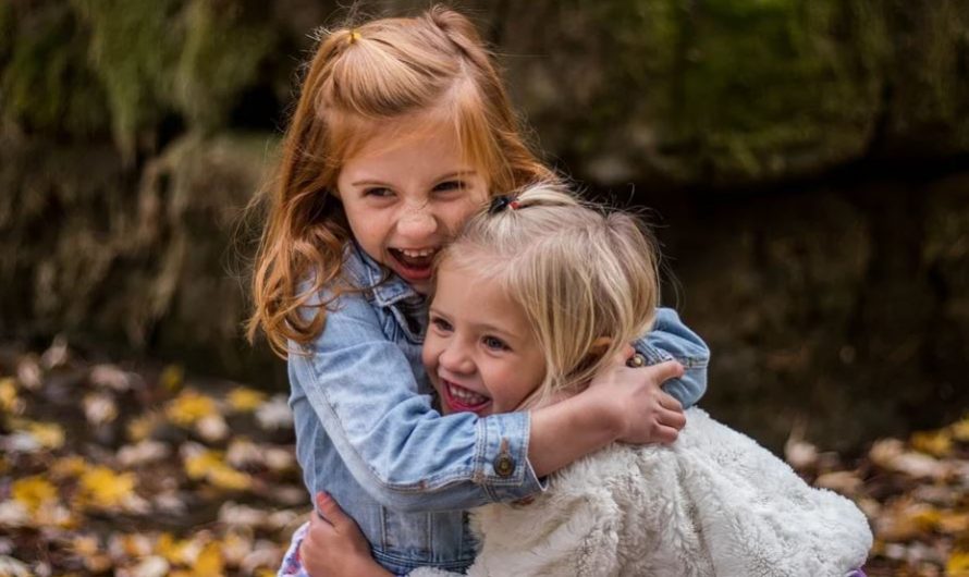 13 Symbolic Meanings of Dreaming of Sister
