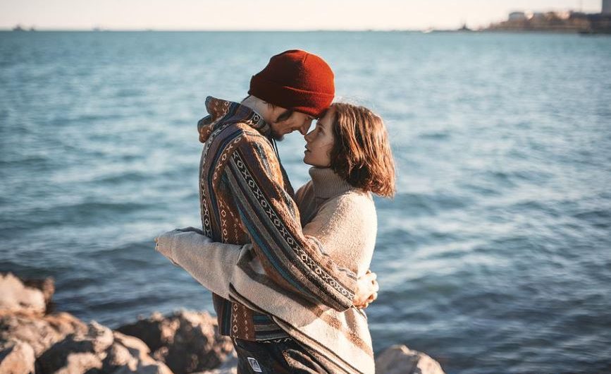 20 Symbolic Meanings of Dreaming of Embracing
