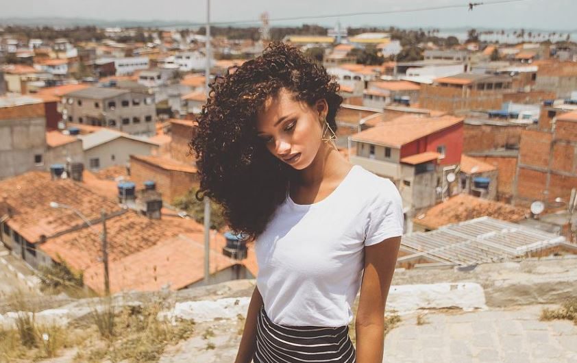 14 symbolic meanings of dreaming of curly hair