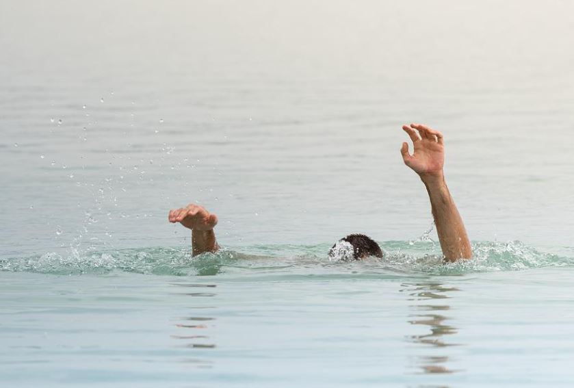 dreaming of drowning