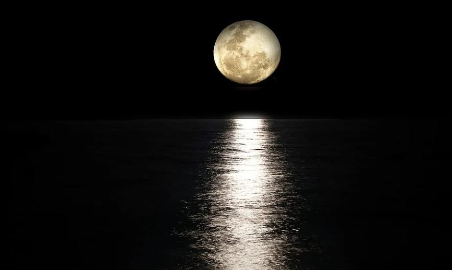 28 symbolic meanings of dreaming of the moon