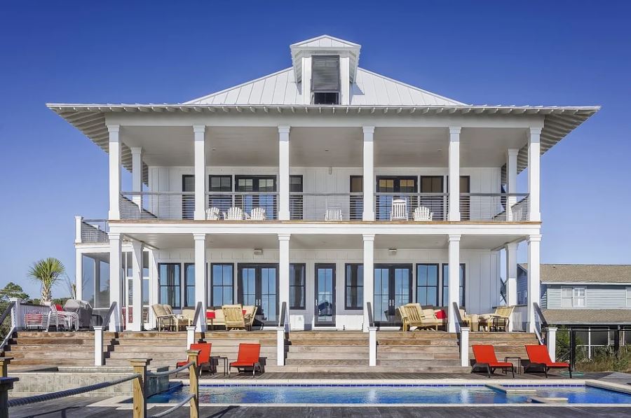 8 symbolic meanings of dreaming of a big house
