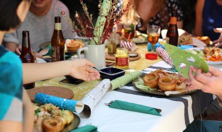 11 symbolic meanings of dreaming of eating