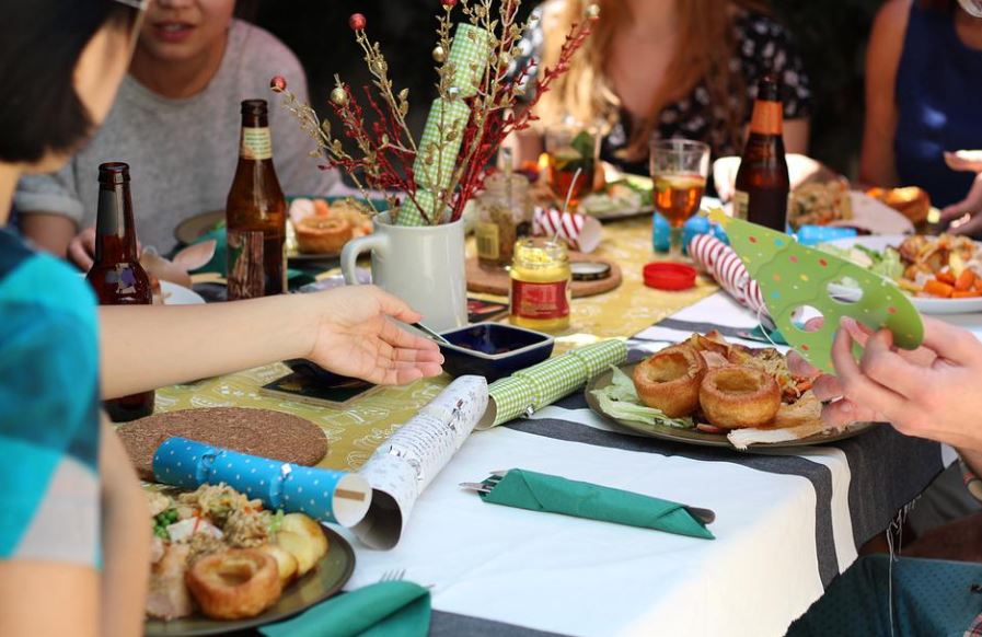 11 symbolic meanings of dreaming of eating