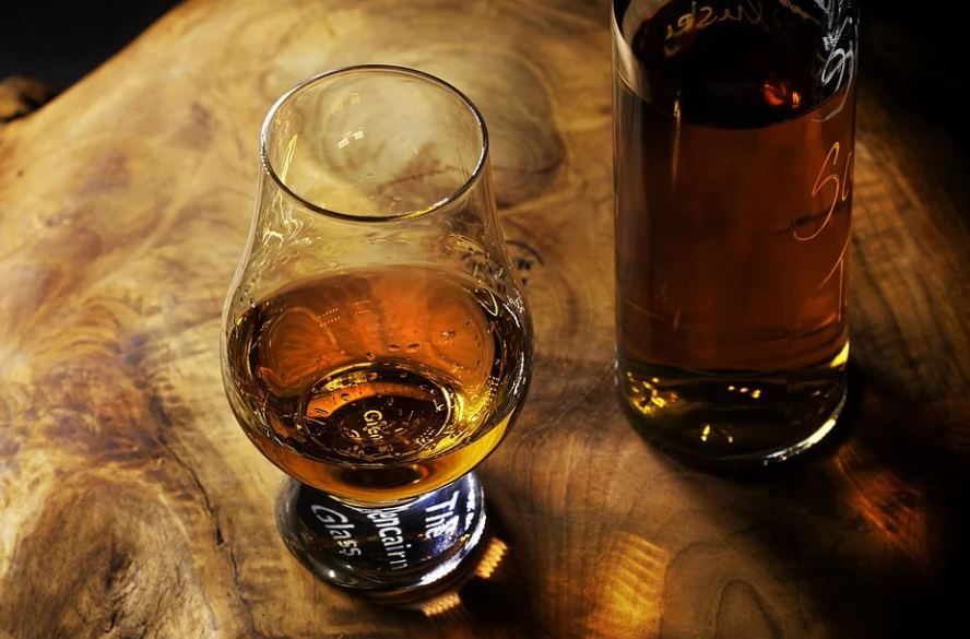 15 symbolic meanings of dreaming of drunkenness