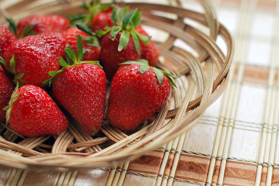 18 symbolic meanings of dreaming of strawberries