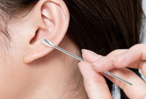 11 symbolic meanings of dreaming of earwax