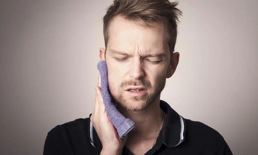 13 symbolic meanings of dreaming of bleeding teeth