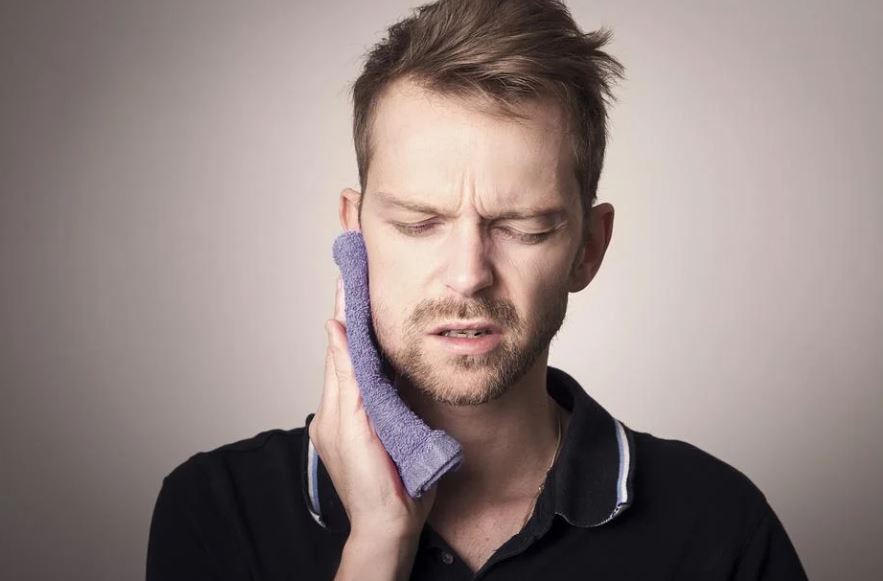 13 symbolic meanings of dreaming of bleeding teeth