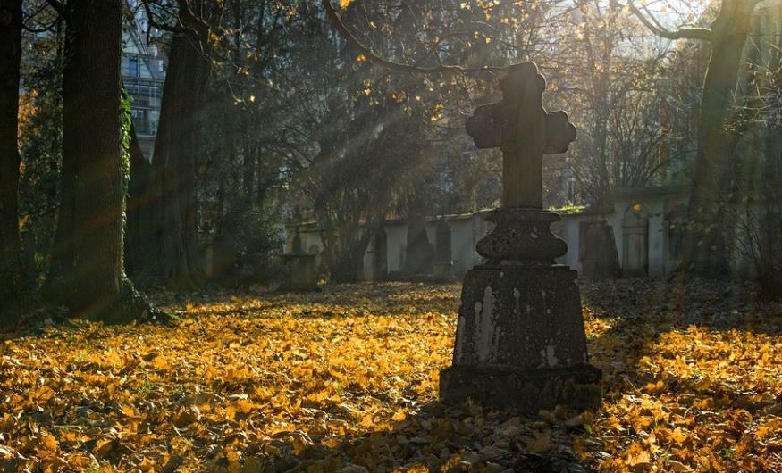 15 Symbolic Meanings of Dreaming of Father’s Death
