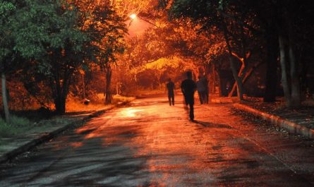 18 symbolic meanings of dreaming of strange man
