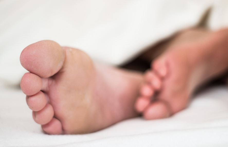 26 symbolic meanings of dreaming of feet