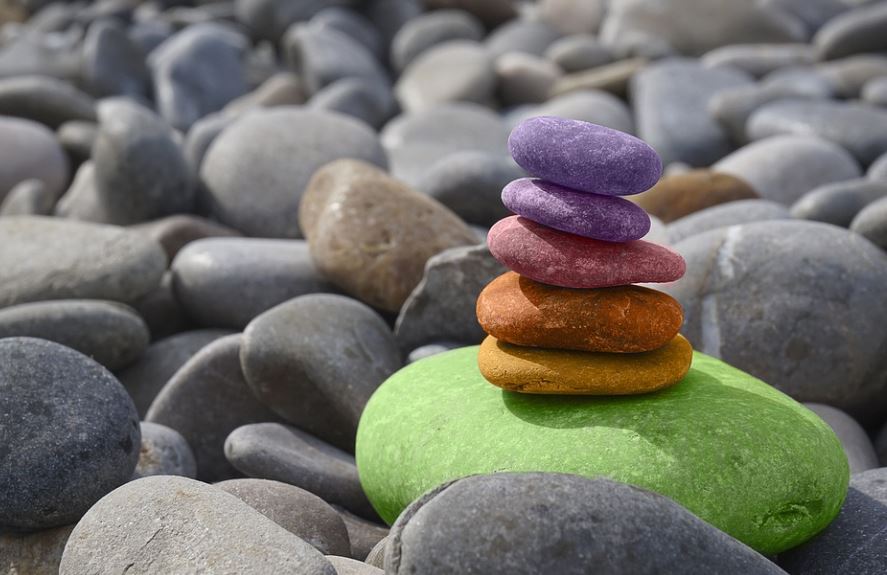 21 symbolic meanings of dreaming of stones