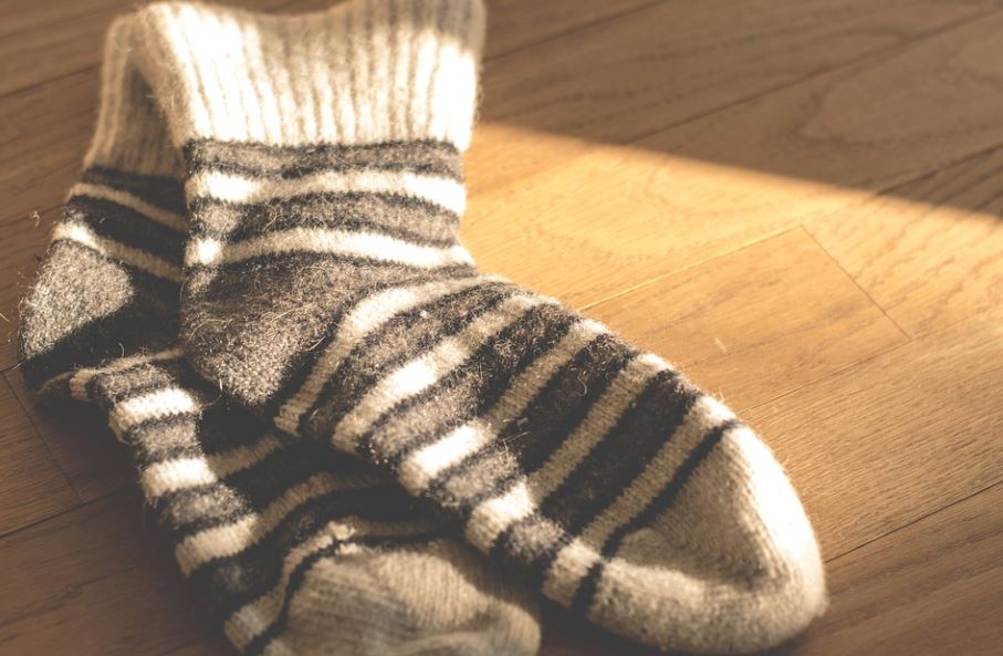 15 symbolic meanings of dreaming of socks
