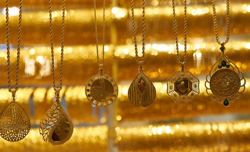 13 symbolic meanings of dreaming of gold necklace