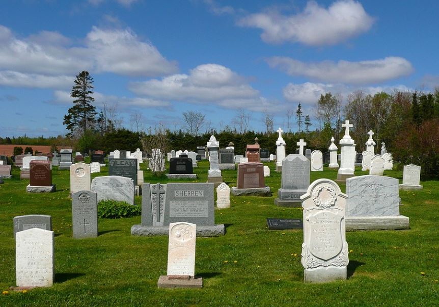 15 symbolic meanings of dreaming of graves