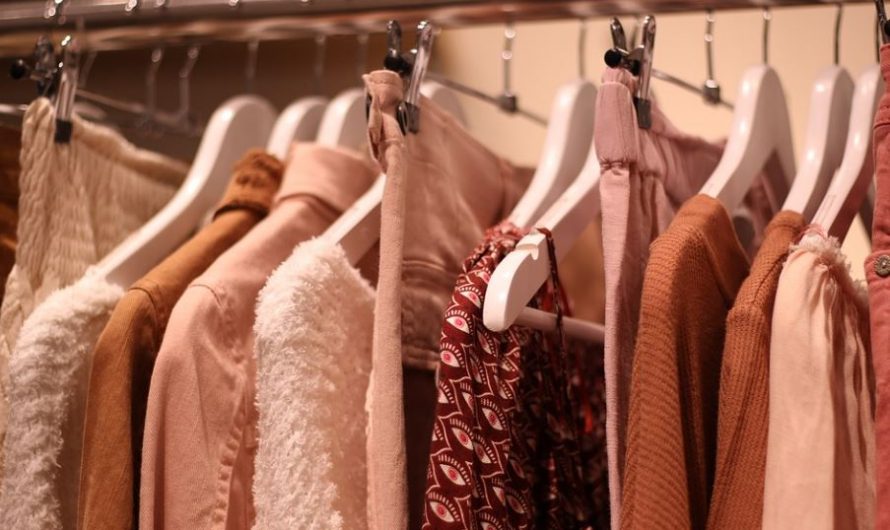 9 symbolic meanings of dreaming of clothes hangers