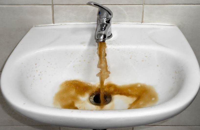6 symbolic meanings of dreaming of rusty water