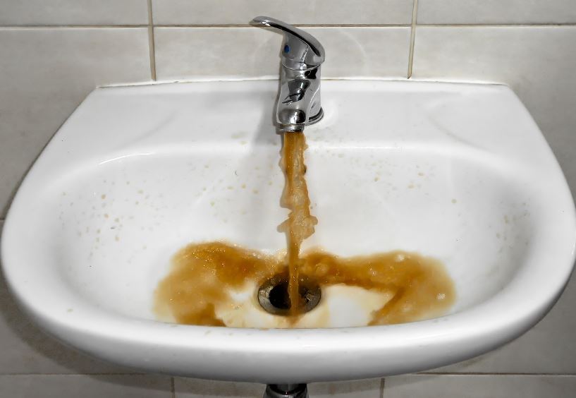 6 symbolic meanings of dreaming of rusty water