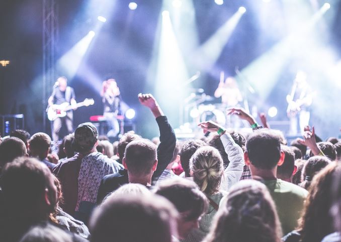 6 symbolic meanings of dreaming about celebrity's family