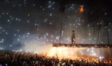 5 symbolic meanings of dreaming of sleeping with idols or celebrities