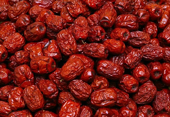 7 symbolic meanings of dreaming of red dates
