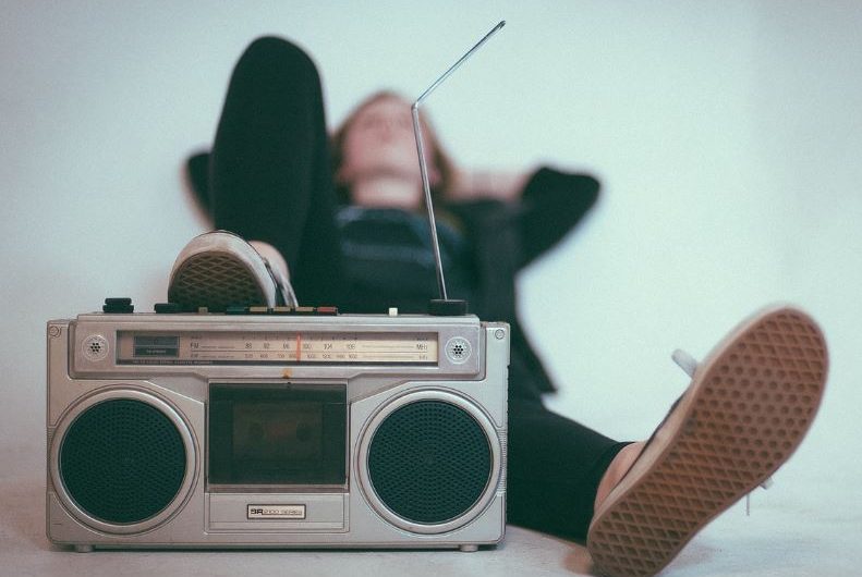 8 Symbolic Meanings of Dreaming of a Radio