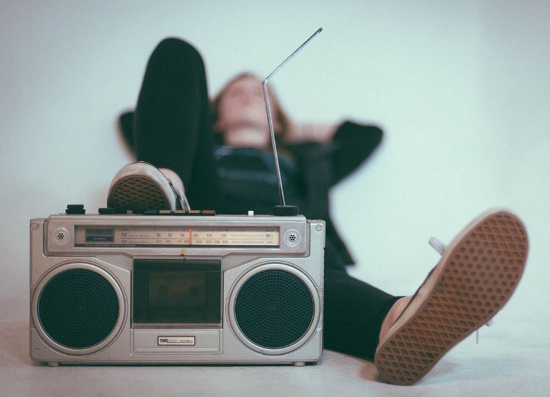 8 Symbolic Meanings of Dreaming of a Radio