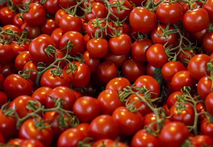 8 symbolic meanings of dreaming of cherry tomatoes