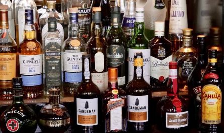 8 symbolic meanings of dreaming of Liquor