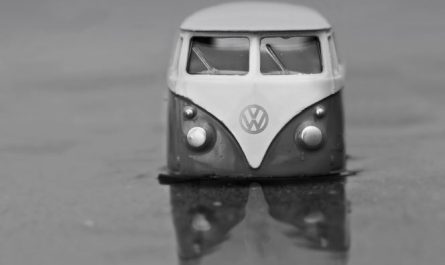 6 symbolic meanings of dreaming of a bus falling into water