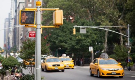 9 symbolic meanings of dreaming of taking a taxi