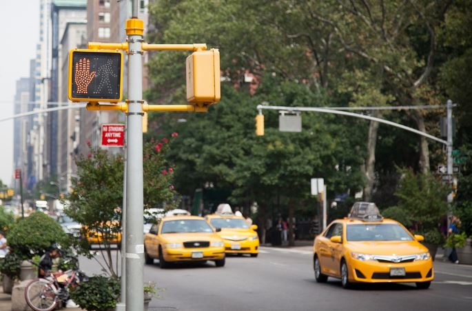 9 symbolic meanings of dreaming of taking a taxi