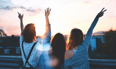 22 symbolic meanings of dreaming of friends