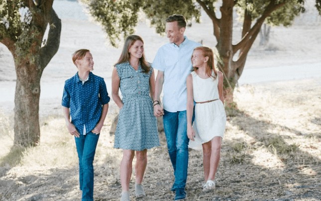 55 symbolic meanings of dreaming about family members