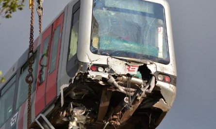 7 symbolic meanings of dreaming of subway accidents
