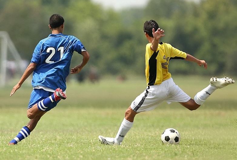 7 symbolic meanings of dreaming about football players