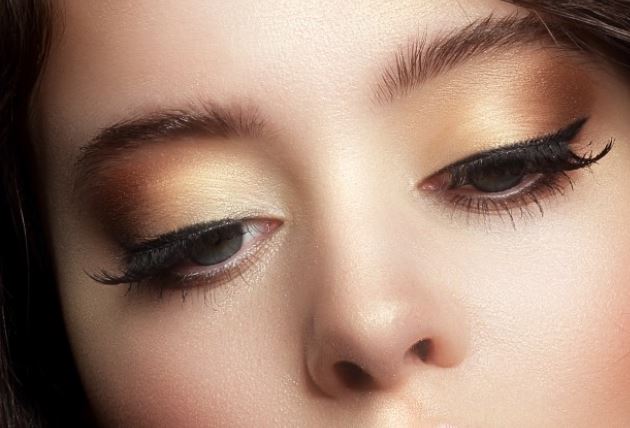 6 symbolic meanings of Dream about double eyelids