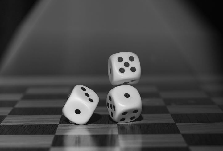 6 symbolic meanings of dreaming of dice