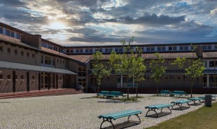 7 symbolic meanings of dreaming of transferring schools