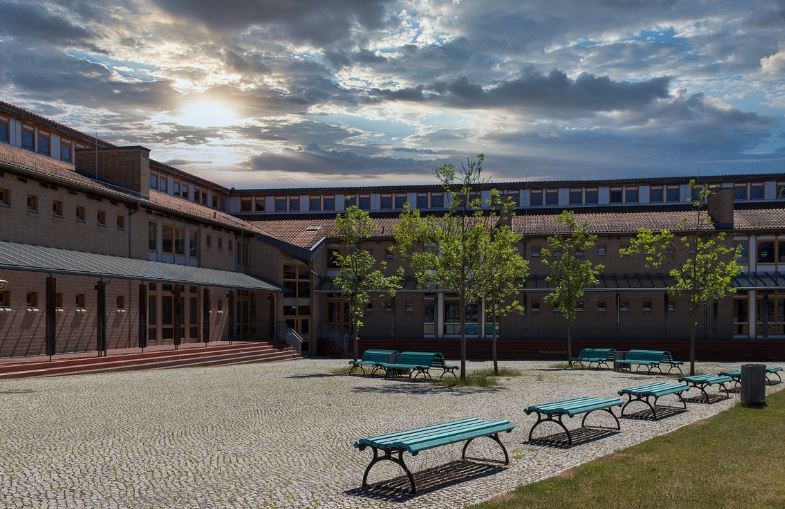 7 symbolic meanings of dreaming of transferring schools