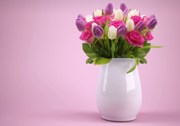 7 symbolic meanings of dreaming of flowers blooming in a flowerpot